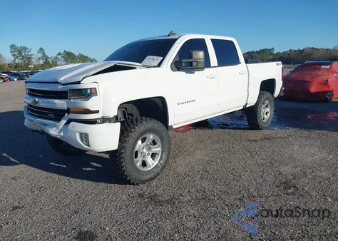 2018 Chevrolet Silverado 1500 2Lt z USA, uszkodzony, nr VIN 3GCUKREC2JG587074